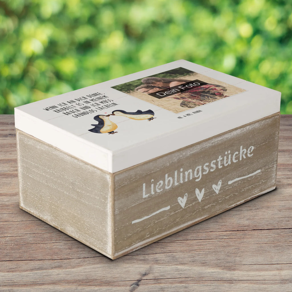 Personalisierte Foto Holzkiste Pinguine Kuss Personalisierte Foto Holzkiste, Liebe, Partner, Freund, Freundin, Ehemann, Ehefrau, Heiraten, Verlobung, Heiratsantrag, Liebesgeschenk, Jahrestag, Hocheitstag, Geschenk für Freundin, Valentinstag, Geschenk für Partner, für Ehemann, Mitbringsel, Geschenk für Frauen, Liebesbeweis, für Männer, Hochzeitstag