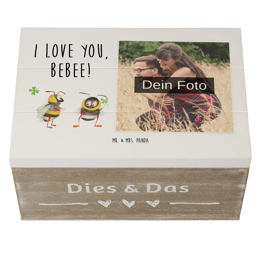 Personalisierte Foto Holzkiste Bienen Paar Personalisierte Foto Holzkiste, Liebe, Partner, Freund, Freundin, Ehemann, Ehefrau, Heiraten, Verlobung, Heiratsantrag, Liebesgeschenk, Jahrestag, Hocheitstag, Geschenk für Freundin, für Männer, Liebesbeweis, verliebte Schildkröten, Geschenk für Frauen, für Ehemann, Schildkröten, Mitbringsel, Valentinstag, Hochzeitstag, Geschenk für Partner