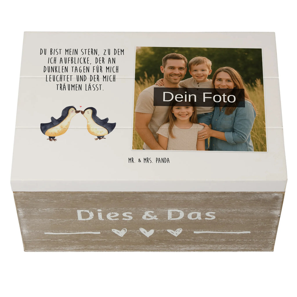 Personalisierte Foto Holzkiste Pinguin Liebe Personalisierte Foto Holzkiste, Liebe, Partner, Freund, Freundin, Ehemann, Ehefrau, Heiraten, Verlobung, Heiratsantrag, Liebesgeschenk, Jahrestag, Hocheitstag, Gastgeschenk, Geschenk Freund, Pinguin Liebe, Pinguin, Pinguinpaar, Geschenk Freundin, Pinguine, Pärchen. Liebespaar, Hochzeitstag, Verlobte, Hochzeit, Liebesbeweis, Liebesspruch, Verlobter, Love, Pinguin Paar, Geschenkidee, Paar, Geschenk Hochzeitstag