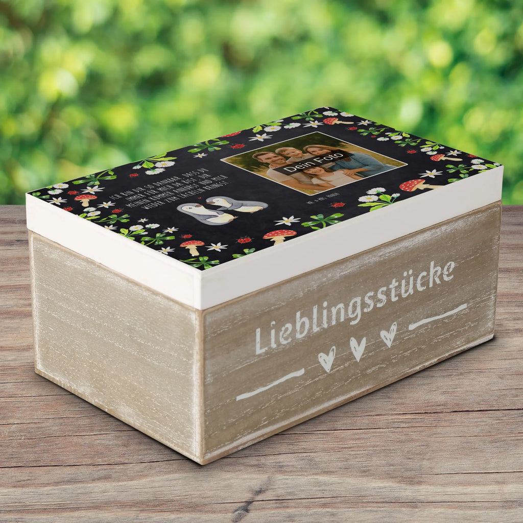 Personalisierte Foto Holzkiste Pinguine trösten Personalisierte Foto Holzkiste, Heiratsantrag, Jahrestag, Freundin, Hocheitstag, Liebe, Verlobung, Partner, Liebesgeschenk, Ehemann, Ehefrau, Freund, Heiraten, Liebesbeweis, für Ehemann, Geschenk für Partner, Geschenk für Frauen, Valentinstag, Mitbringsel, Hochzeitstag, Geschenk für Freundin, für Männer
