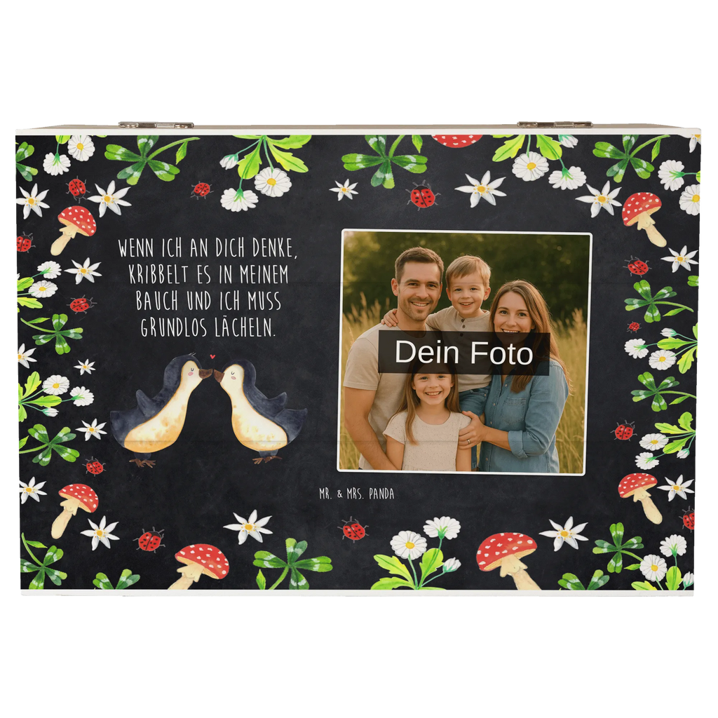 Personalisierte Foto Holzkiste Pinguine Kuss Personalisierte Foto Holzkiste, Liebe, Partner, Freund, Freundin, Ehemann, Ehefrau, Heiraten, Verlobung, Heiratsantrag, Liebesgeschenk, Jahrestag, Hocheitstag, Geschenk für Freundin, Valentinstag, Geschenk für Partner, für Ehemann, Mitbringsel, Geschenk für Frauen, Liebesbeweis, für Männer, Hochzeitstag