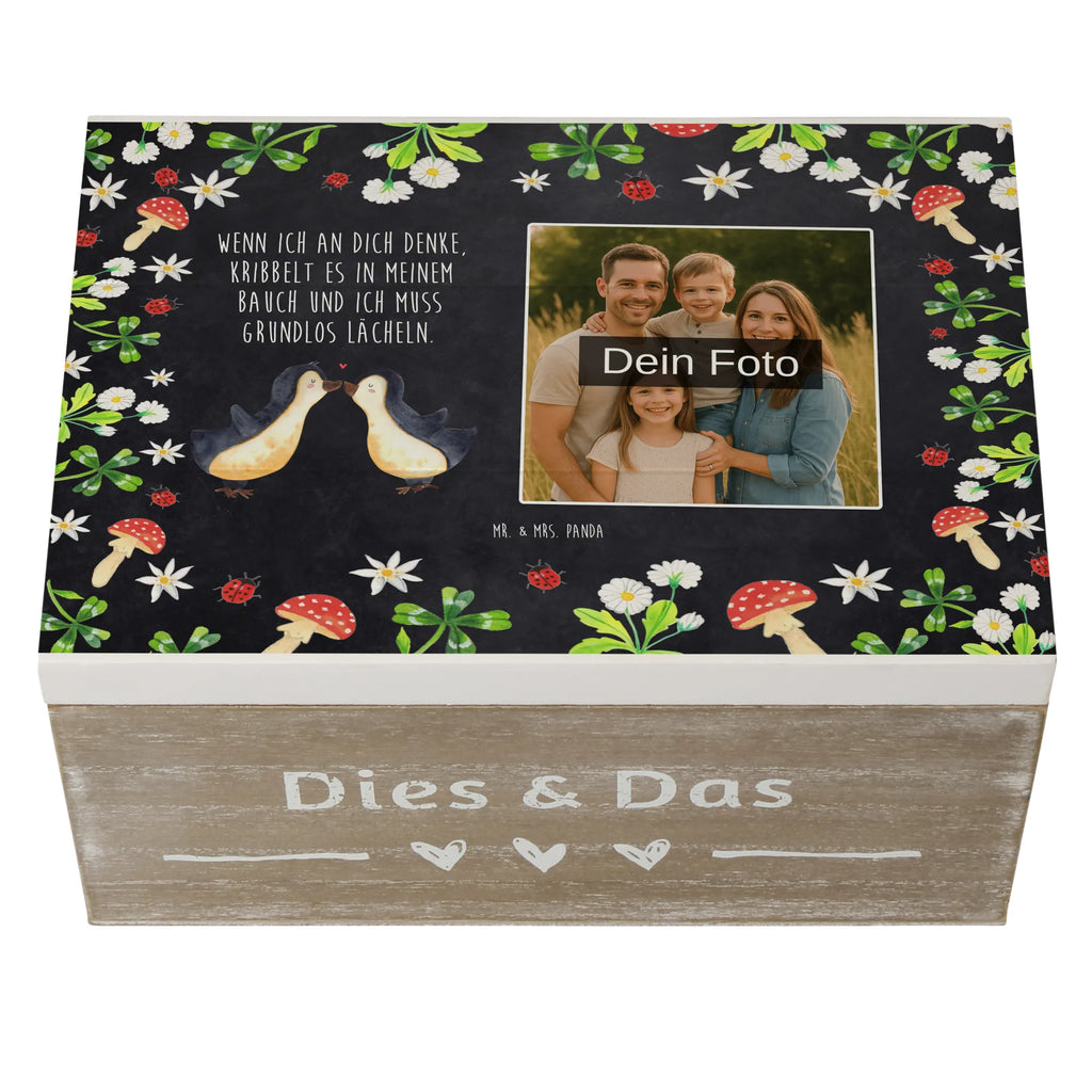 Personalisierte Foto Holzkiste Pinguine Kuss Personalisierte Foto Holzkiste, Liebe, Partner, Freund, Freundin, Ehemann, Ehefrau, Heiraten, Verlobung, Heiratsantrag, Liebesgeschenk, Jahrestag, Hocheitstag, Geschenk für Freundin, Valentinstag, Geschenk für Partner, für Ehemann, Mitbringsel, Geschenk für Frauen, Liebesbeweis, für Männer, Hochzeitstag