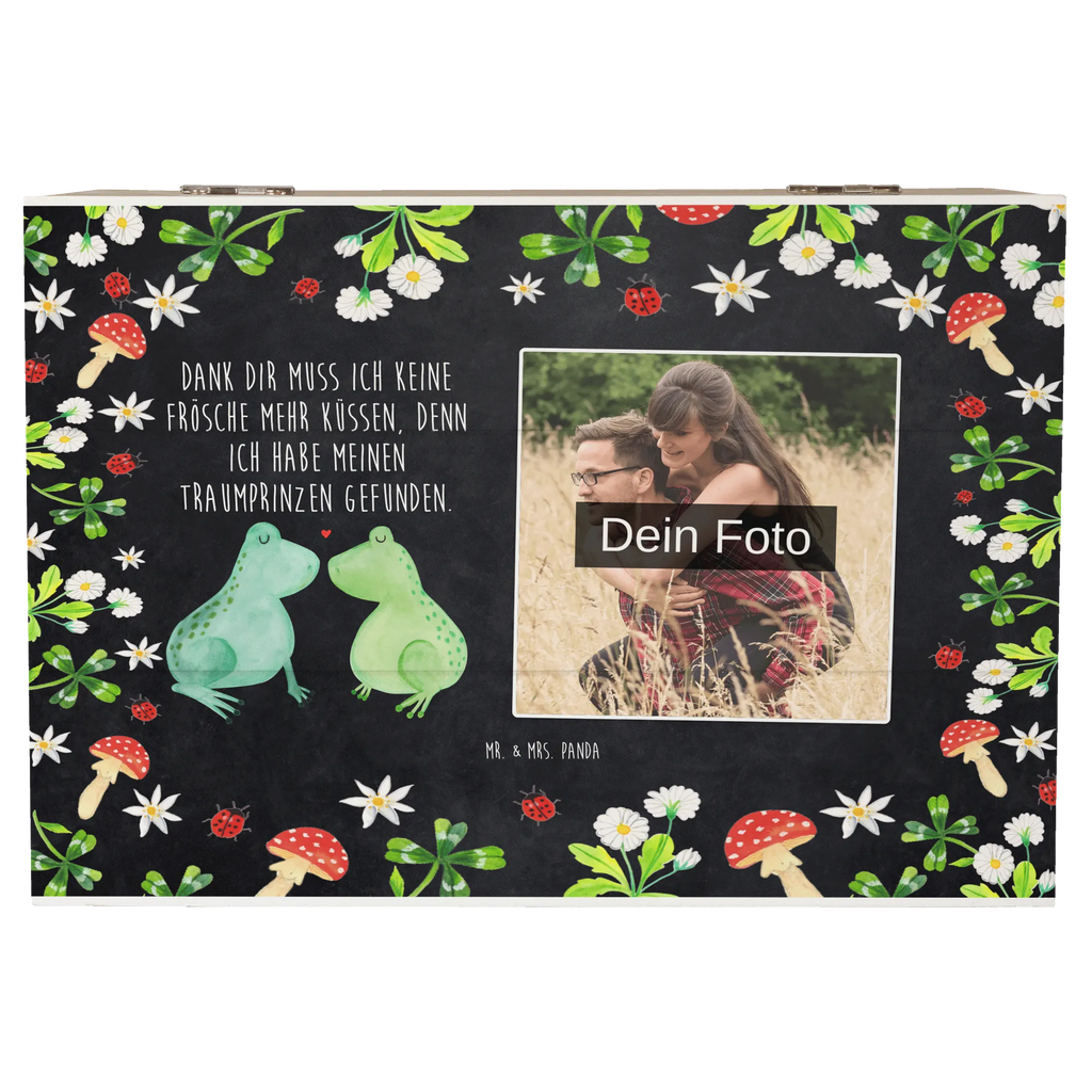 Personalisierte Foto Holzkiste Frosch Liebe Personalisierte Foto Holzkiste, Liebe, Partner, Freund, Freundin, Ehemann, Ehefrau, Heiraten, Verlobung, Heiratsantrag, Liebesgeschenk, Jahrestag, Hocheitstag, Frosch, Froschkönig, Verliebt, Hochzeitstag, Geschenk Hochzeit, Liebesbeweis, Fröschchen, Verlobt, Verheiratet, Frösche, Geschenk Freundin, Geschenk Freund