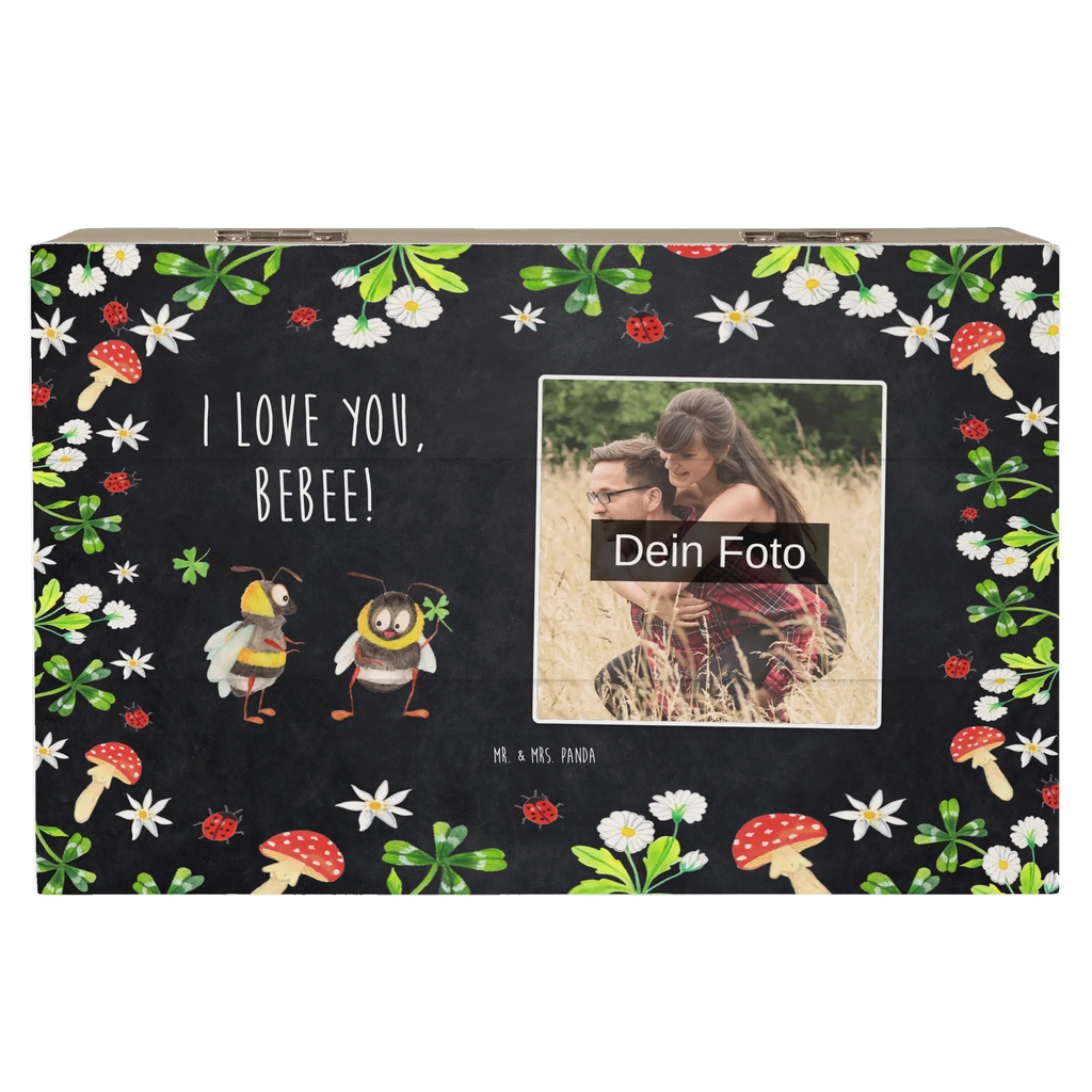 Personalisierte Foto Holzkiste Bienen Paar Personalisierte Foto Holzkiste, Liebe, Partner, Freund, Freundin, Ehemann, Ehefrau, Heiraten, Verlobung, Heiratsantrag, Liebesgeschenk, Jahrestag, Hocheitstag, Geschenk für Freundin, für Männer, Liebesbeweis, verliebte Schildkröten, Geschenk für Frauen, für Ehemann, Schildkröten, Mitbringsel, Valentinstag, Hochzeitstag, Geschenk für Partner