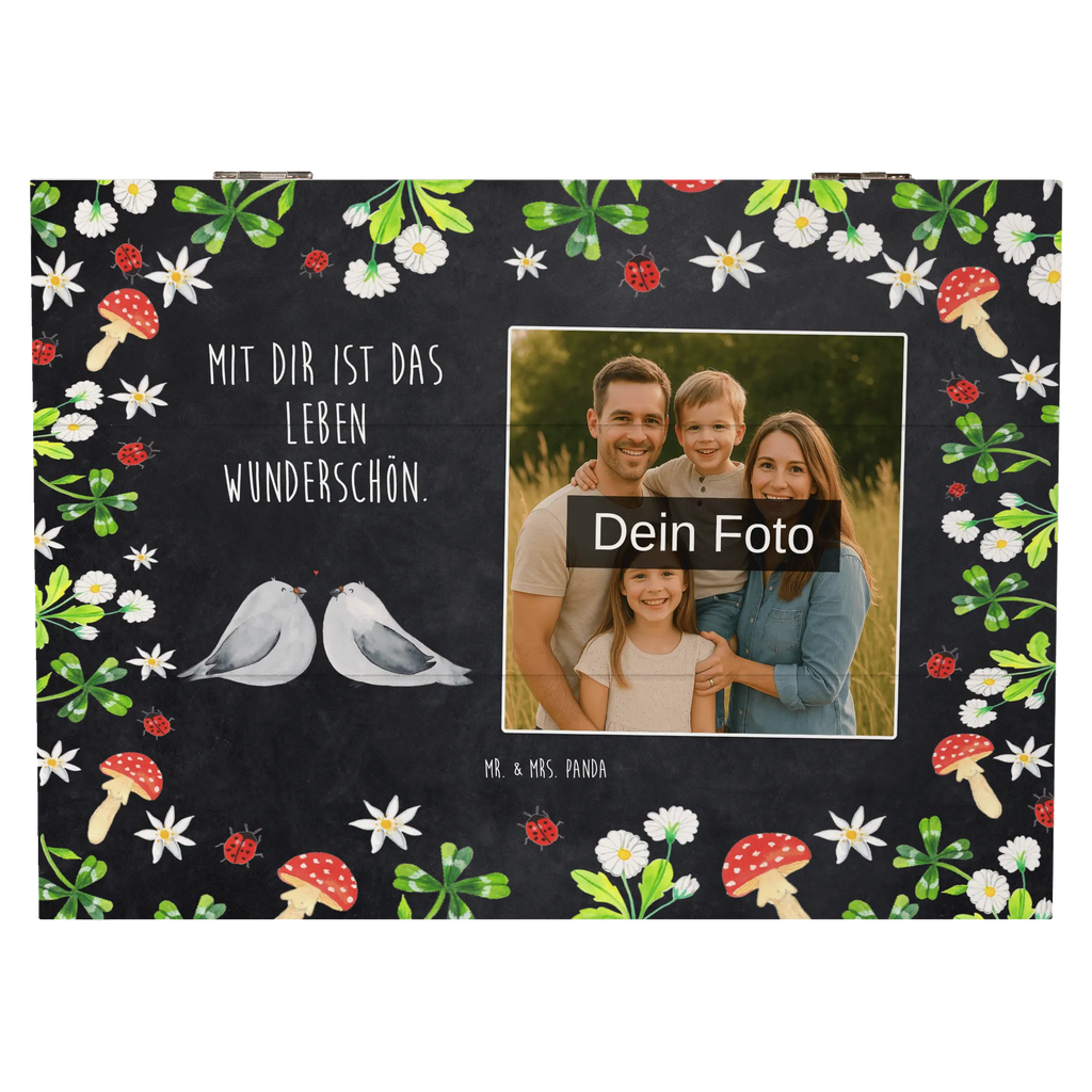 Personalisierte Foto Holzkiste Turteltauben Liebe Personalisierte Foto Holzkiste, Liebe, Partner, Freund, Freundin, Ehemann, Ehefrau, Heiraten, Verlobung, Heiratsantrag, Liebesgeschenk, Jahrestag, Hocheitstag, Geschenk Freund, Tauben, Verheiratet, Geschenk Freundin, Hochzeitstag, Geschenk Hochzeit, Turteltäubchen, Verlobt, Turteltauben, Verliebt, Liebesbeweis