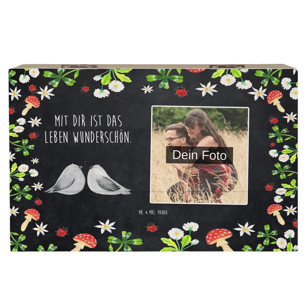 Personalisierte Foto Holzkiste Turteltauben Liebe Personalisierte Foto Holzkiste, Liebe, Partner, Freund, Freundin, Ehemann, Ehefrau, Heiraten, Verlobung, Heiratsantrag, Liebesgeschenk, Jahrestag, Hocheitstag, Geschenk Freund, Tauben, Verheiratet, Geschenk Freundin, Hochzeitstag, Geschenk Hochzeit, Turteltäubchen, Verlobt, Turteltauben, Verliebt, Liebesbeweis