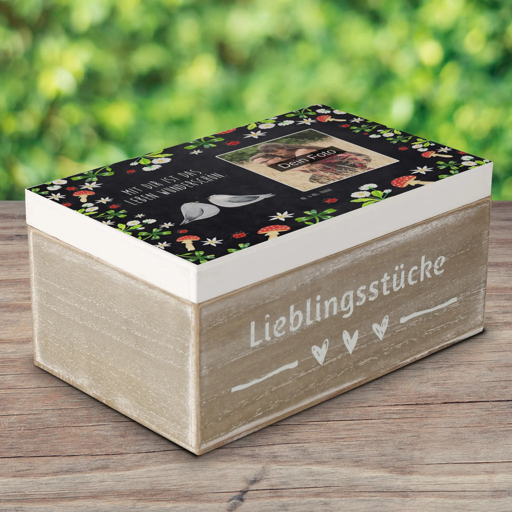 Personalisierte Foto Holzkiste Turteltauben Liebe Personalisierte Foto Holzkiste, Liebe, Partner, Freund, Freundin, Ehemann, Ehefrau, Heiraten, Verlobung, Heiratsantrag, Liebesgeschenk, Jahrestag, Hocheitstag, Geschenk Freund, Tauben, Verheiratet, Geschenk Freundin, Hochzeitstag, Geschenk Hochzeit, Turteltäubchen, Verlobt, Turteltauben, Verliebt, Liebesbeweis