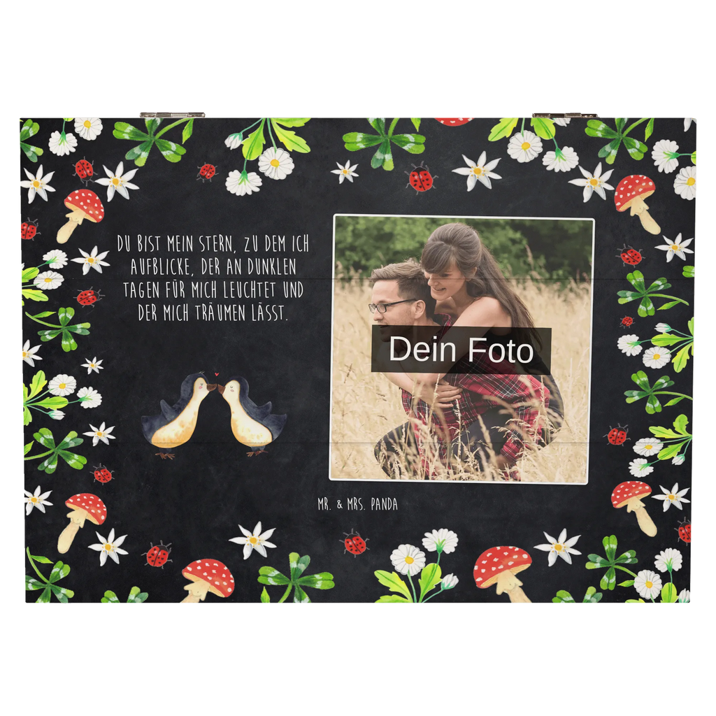 Personalisierte Foto Holzkiste Pinguin Liebe Personalisierte Foto Holzkiste, Liebe, Partner, Freund, Freundin, Ehemann, Ehefrau, Heiraten, Verlobung, Heiratsantrag, Liebesgeschenk, Jahrestag, Hocheitstag, Gastgeschenk, Geschenk Freund, Pinguin Liebe, Pinguin, Pinguinpaar, Geschenk Freundin, Pinguine, Pärchen. Liebespaar, Hochzeitstag, Verlobte, Hochzeit, Liebesbeweis, Liebesspruch, Verlobter, Love, Pinguin Paar, Geschenkidee, Paar, Geschenk Hochzeitstag