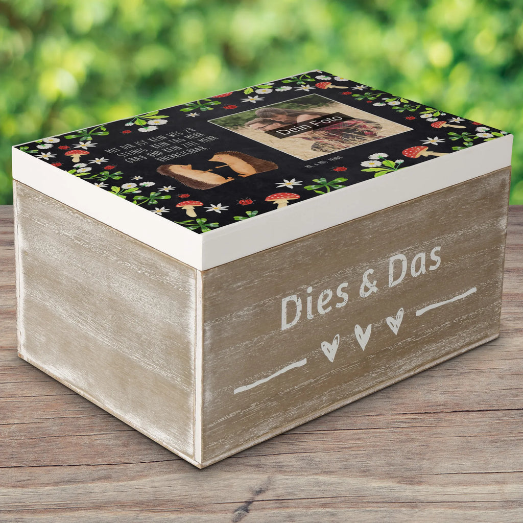 Personalisierte Foto Holzkiste Igel Liebe Personalisierte Foto Holzkiste, Liebe, Partner, Freund, Freundin, Ehemann, Ehefrau, Heiraten, Verlobung, Heiratsantrag, Liebesgeschenk, Jahrestag, Hocheitstag, Liebesbeweis, Geschenk, Verliebt, Verlobt, Igel, Verheiratet, Hochzeit, Hochzeitstag