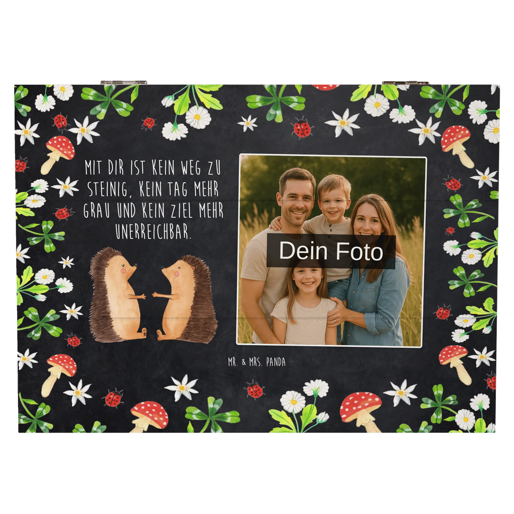 Personalisierte Foto Holzkiste Igel Liebe Personalisierte Foto Holzkiste, Liebe, Partner, Freund, Freundin, Ehemann, Ehefrau, Heiraten, Verlobung, Heiratsantrag, Liebesgeschenk, Jahrestag, Hocheitstag, Liebesbeweis, Geschenk, Verliebt, Verlobt, Igel, Verheiratet, Hochzeit, Hochzeitstag