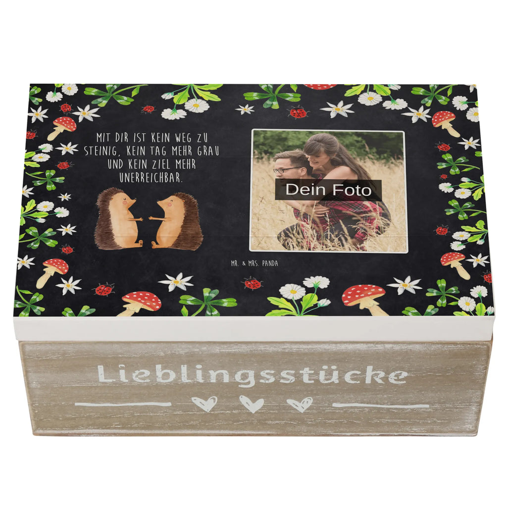 Personalisierte Foto Holzkiste Igel Liebe Personalisierte Foto Holzkiste, Liebe, Partner, Freund, Freundin, Ehemann, Ehefrau, Heiraten, Verlobung, Heiratsantrag, Liebesgeschenk, Jahrestag, Hocheitstag, Liebesbeweis, Geschenk, Verliebt, Verlobt, Igel, Verheiratet, Hochzeit, Hochzeitstag