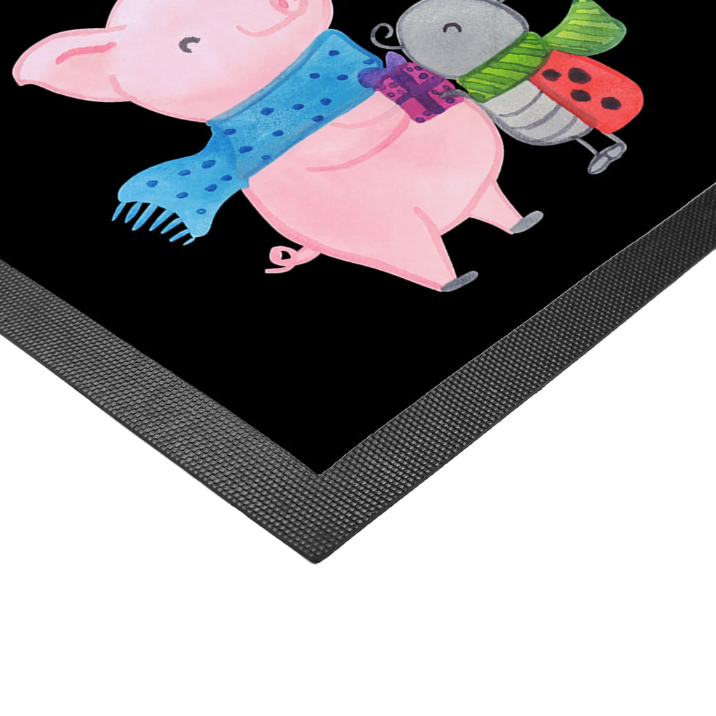 Personalized Photo Doormat Glow Pig Snuggle Personalisierte Foto Fußmatte, Winter, Weihnachten, Weihnachtsdeko, Nikolaus, Advent, Heiligabend, Wintermotiv, Winterlicher Glühwein Spruch, Süßer Marienkäfer gibt Geschenk, Handgezeichnetes Glühschwein, Romantische Geschenkidee Glühwein, Marienkäfer in Winterkleidung, Herzliches Marienkäfer Motiv, Kreatives Glühschwein Design, Smörle der stolze Marienkäfer, Glühwein Liebhaber Geschenk, Glühwein ist köstlich Spruch