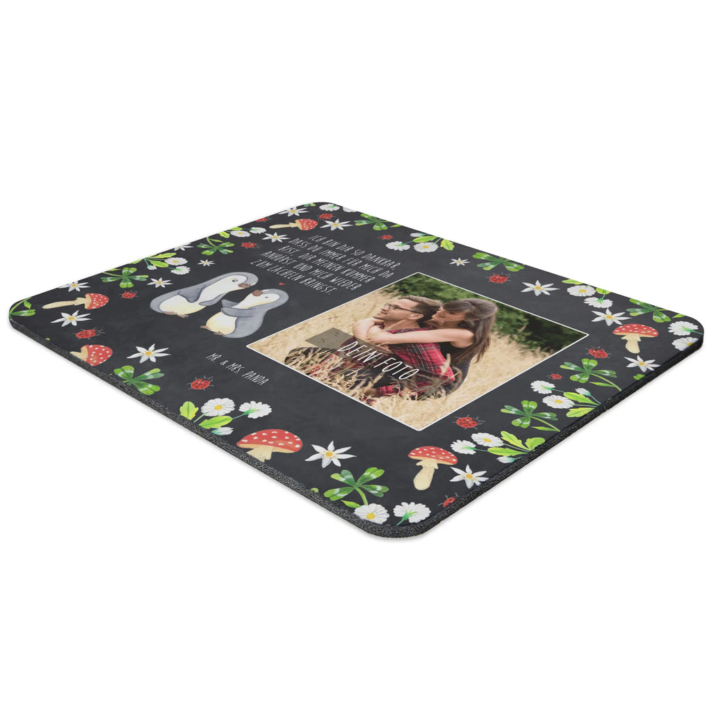 Personalisiertes Foto Mauspad Pinguine trösten Personalisiertes Foto Mauspad, Liebe, Partner, Freund, Freundin, Ehemann, Ehefrau, Heiraten, Verlobung, Heiratsantrag, Liebesgeschenk, Jahrestag, Hocheitstag, für Männer, Valentinstag, Liebesbeweis, Hochzeitstag, Geschenk für Frauen, Geschenk für Partner, Geschenk für Freundin, Mitbringsel, für Ehemann