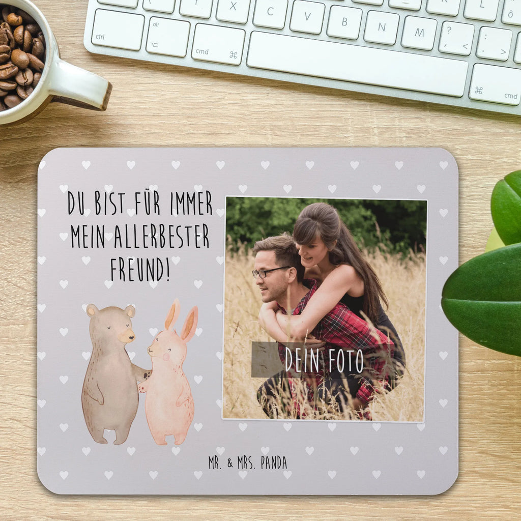 Personalisiertes Foto Mauspad Bär und Hase Umarmen Personalisiertes Foto Mauspad, Liebe, Partner, Freund, Freundin, Ehemann, Ehefrau, Heiraten, Verlobung, Heiratsantrag, Liebesgeschenk, Jahrestag, Hocheitstag, Freunde, Hase, bester Freund, Bär, Bärchen, best friends