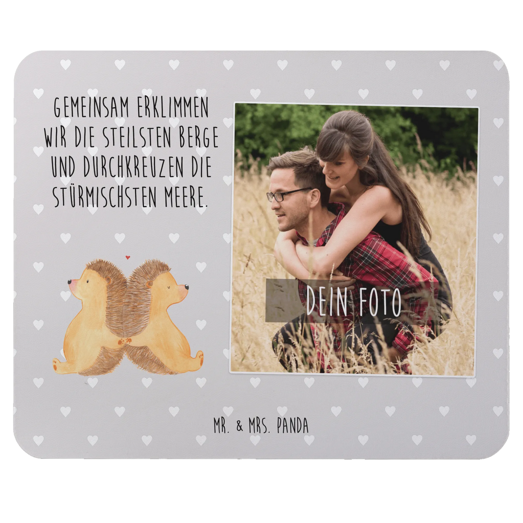 Personalisiertes Foto Mauspad Igel händchenhaltend Mausunterlage, Personalisiertes Foto Mauspad, Mausmatte, Freundin, Freund, Liebe, Liebesgeschenk, Jahrestag, Verlobung, Partner, Ehemann, Ehefrau, Heiraten, Heiratsantrag, Hocheitstag, Igel, Gemeinsamkeit, Hochzeit, große Liebe, Geschenk für zwei, Liebesbotschaft, Love, Hand in Hand, Liebesbeweis, Lieblingsmensch, Igelliebe