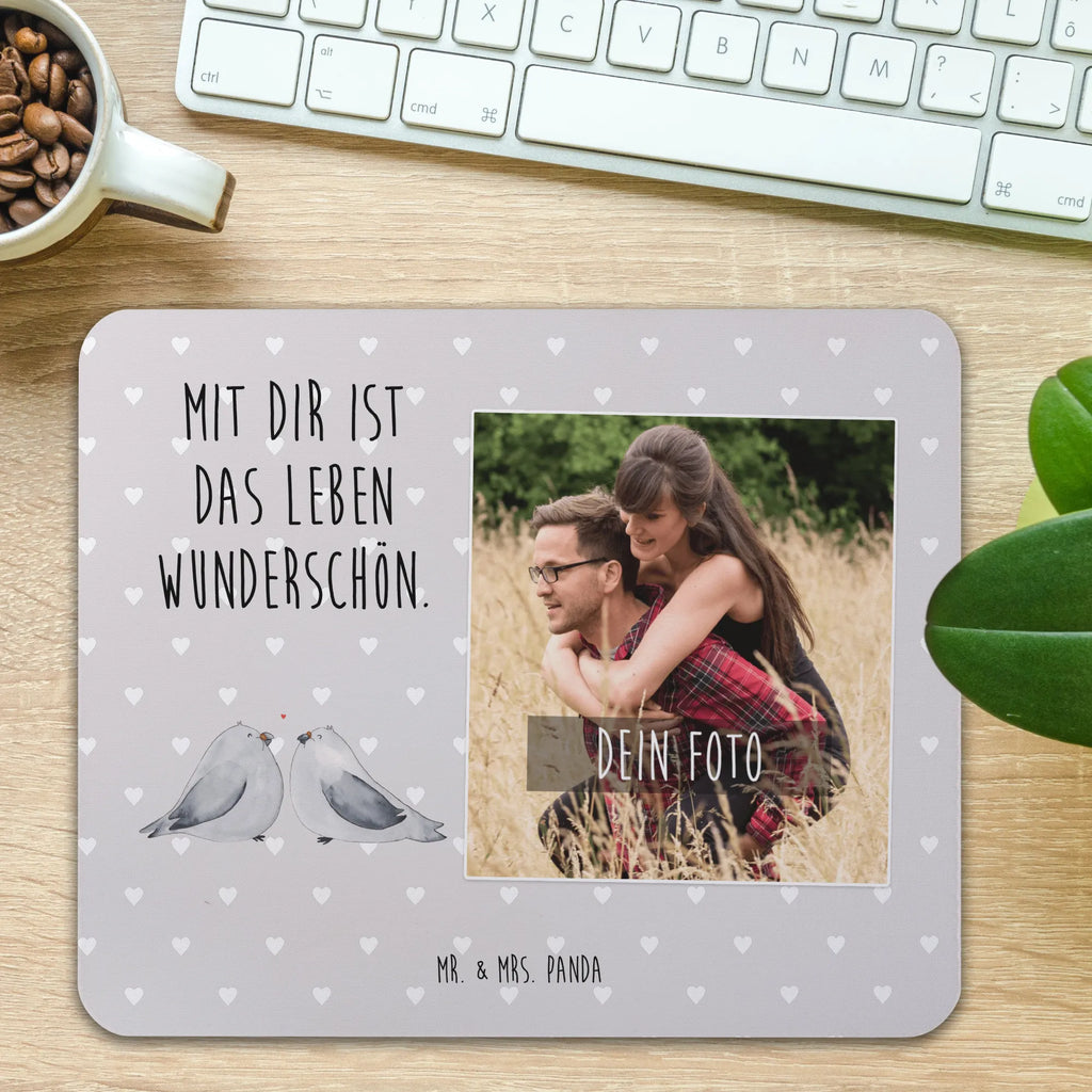 Personalisiertes Foto Mauspad Turteltauben Liebe Personalisiertes Foto Mauspad, Liebe, Partner, Freund, Freundin, Ehemann, Ehefrau, Heiraten, Verlobung, Heiratsantrag, Liebesgeschenk, Jahrestag, Hocheitstag, Geschenk Freund, Turteltäubchen, Verheiratet, Turteltauben, Geschenk Hochzeit, Geschenk Freundin, Verlobt, Tauben, Verliebt, Hochzeitstag, Liebesbeweis