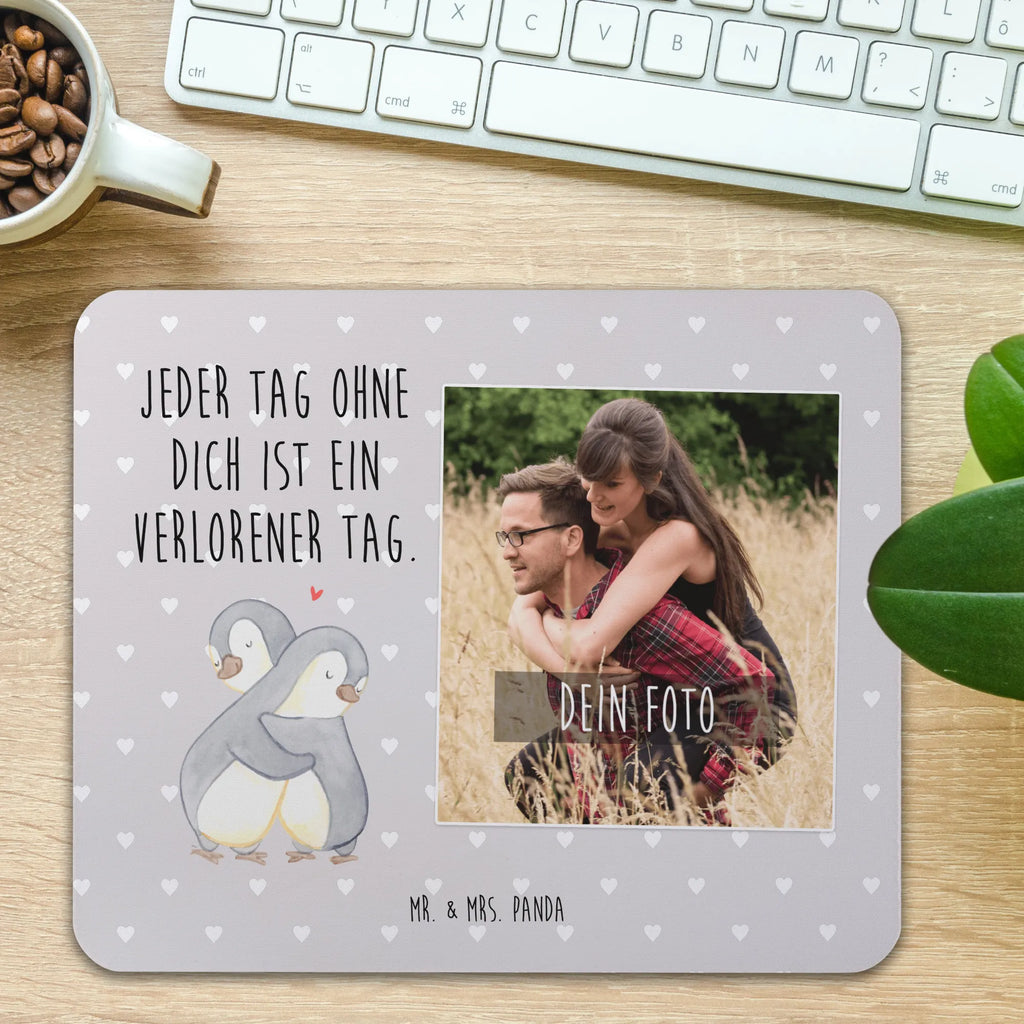 Personalisiertes Foto Mauspad Pinguine Kuscheln Personalisiertes Foto Mauspad, Liebe, Partner, Freund, Freundin, Ehemann, Ehefrau, Heiraten, Verlobung, Heiratsantrag, Liebesgeschenk, Jahrestag, Hocheitstag, Mitbringsel, Geschenk für Freundin, Geschenk für Partner, für Männer, Geschenk für Frauen, Liebesbeweis, Hochzeitstag, Valentinstag, für Ehemann