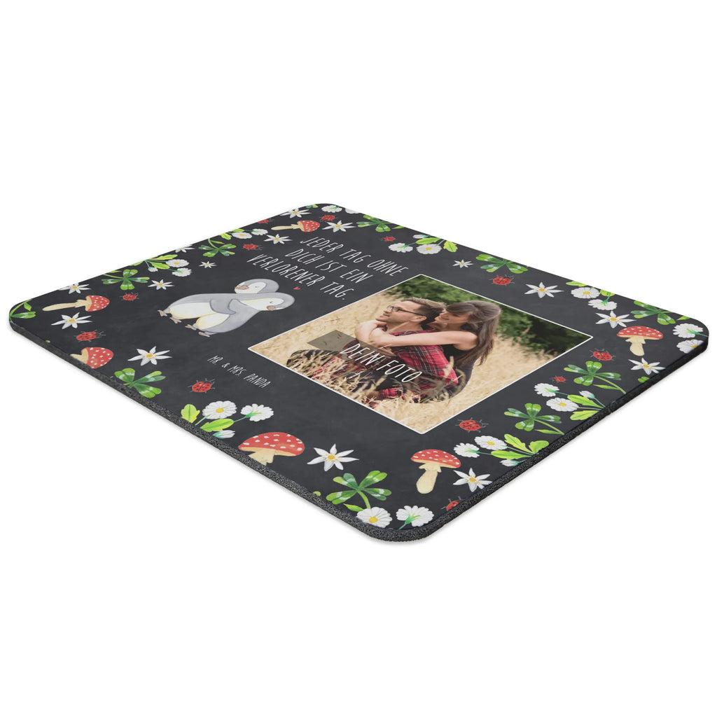 Personalisiertes Foto Mauspad Pinguine Kuscheln Personalisiertes Foto Mauspad, Liebe, Partner, Freund, Freundin, Ehemann, Ehefrau, Heiraten, Verlobung, Heiratsantrag, Liebesgeschenk, Jahrestag, Hocheitstag, Mitbringsel, Geschenk für Freundin, Geschenk für Partner, für Männer, Geschenk für Frauen, Liebesbeweis, Hochzeitstag, Valentinstag, für Ehemann