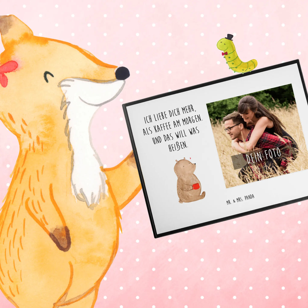 Personalisierte Foto Schreibtischunterlage Bär Morgenkaffee Personalisierte Foto Schreibtischunterlage, Liebe, Partner, Freund, Freundin, Ehemann, Ehefrau, Heiraten, Verlobung, Heiratsantrag, Liebesgeschenk, Jahrestag, Hocheitstag, Geschenk für Frauen, Liebesbeweis, Valentinstag, für Ehemann, für Männer, Mitbringsel, Geschenk für Freundin, Geschenk für Partner, Hochzeitstag