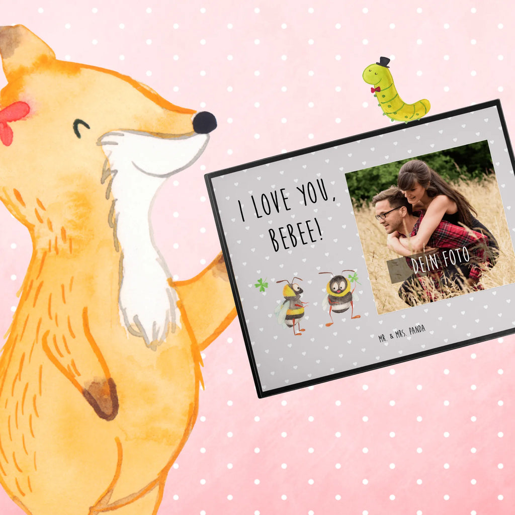 Personalisierte Foto Schreibtischunterlage Bienen Paar Personalisierte Foto Schreibtischunterlage, Liebe, Partner, Freund, Freundin, Ehemann, Ehefrau, Heiraten, Verlobung, Heiratsantrag, Liebesgeschenk, Jahrestag, Hocheitstag, Hochzeitstag, Valentinstag, Mitbringsel, Geschenk für Freundin, Schildkröten, Liebesbeweis, Geschenk für Frauen, für Ehemann, für Männer, Geschenk für Partner, verliebte Schildkröten