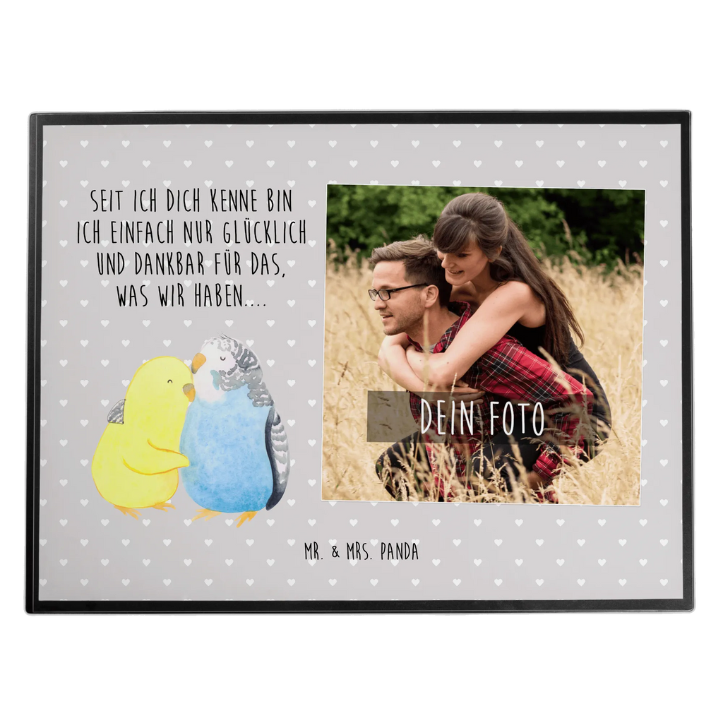 Personalisierte Foto Schreibtischunterlage Wellensittich Liebe Personalisierte Foto Schreibtischunterlage, Liebe, Partner, Freund, Freundin, Ehemann, Ehefrau, Heiraten, Verlobung, Heiratsantrag, Liebesgeschenk, Jahrestag, Hocheitstag, Vögel, Kuscheln, Wellensittich, Nähe, Vertrauen
