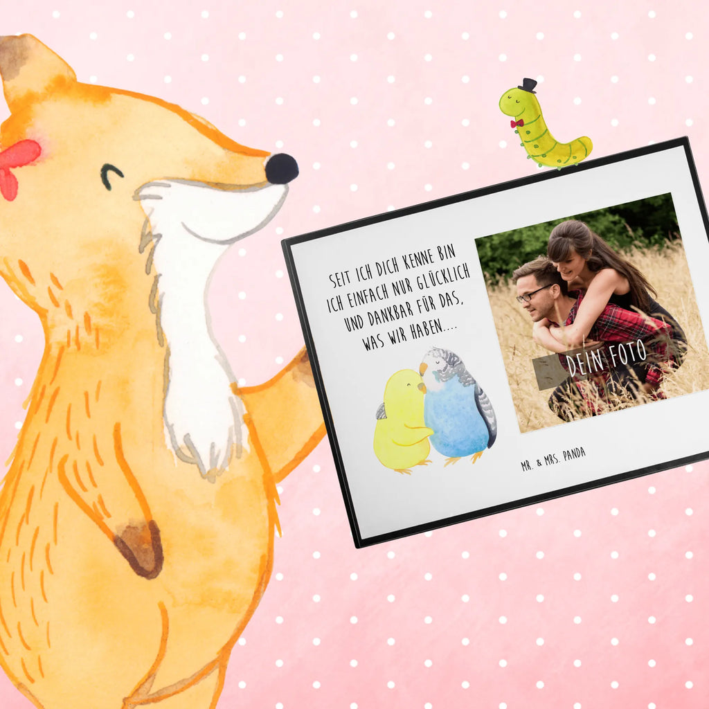 Personalisierte Foto Schreibtischunterlage Wellensittich Liebe Personalisierte Foto Schreibtischunterlage, Liebe, Partner, Freund, Freundin, Ehemann, Ehefrau, Heiraten, Verlobung, Heiratsantrag, Liebesgeschenk, Jahrestag, Hocheitstag, Vögel, Kuscheln, Wellensittich, Nähe, Vertrauen