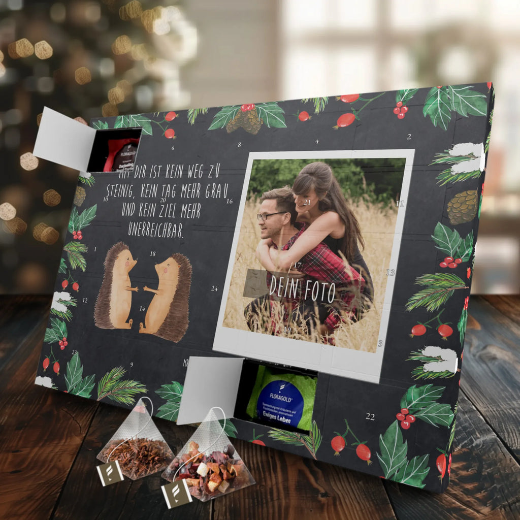 Personalisierter Tee Foto Adventskalender Igel Liebe Personalisierter Tee Foto Adventskalender, Freundin, Freund, Liebe, Liebesgeschenk, Jahrestag, Verlobung, Partner, Ehemann, Ehefrau, Heiraten, Heiratsantrag, Hocheitstag, Liebesbeweis, Verliebt, Igel, Geschenk, Hochzeitstag, Verlobt, Verheiratet, Hochzeit