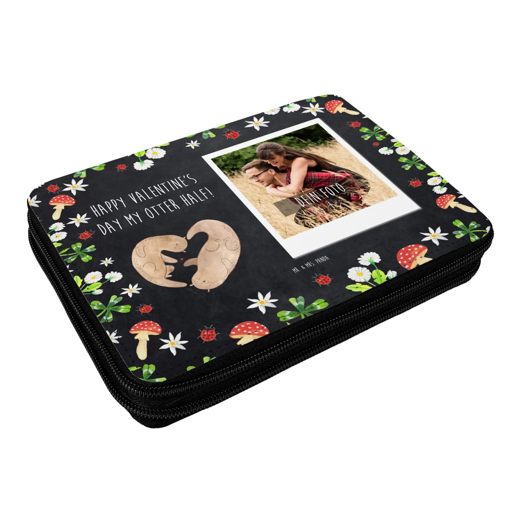 Personalisierte Foto Federmappe Otter Valentine Personalisierte Foto Federmappe, Liebe, Partner, Freund, Freundin, Ehemann, Ehefrau, Heiraten, Verlobung, Heiratsantrag, Liebesgeschenk, Jahrestag, Hocheitstag, Geschenk für Freundin, Hochzeitstag, für Ehemann, für Männer, Geschenk für Frauen, Liebesbeweis, Valentinstag, Geschenk für Partner, Mitbringsel
