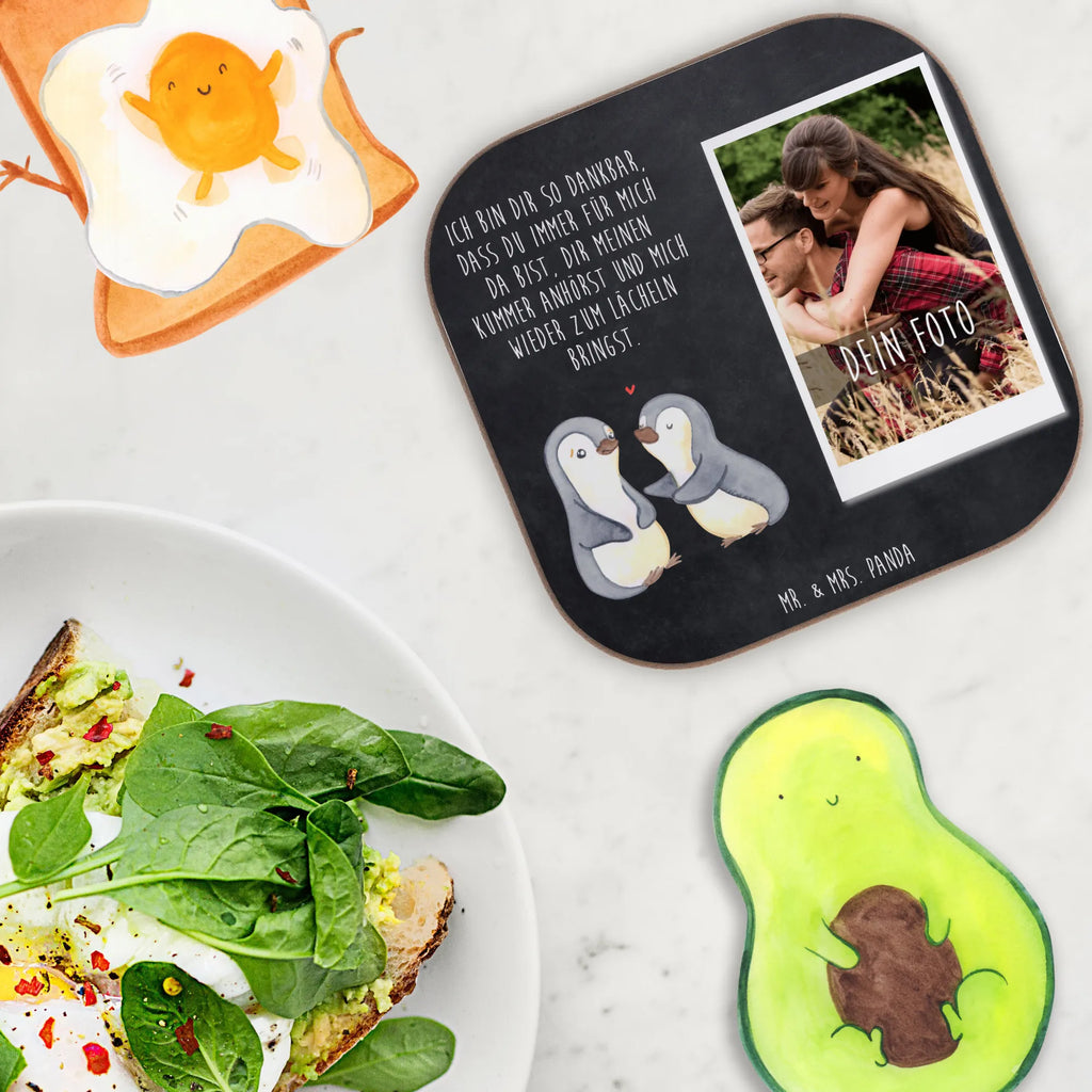 Personalisierter Foto Untersetzer Pinguine trösten Personalisierter Foto Untersetzer, Liebe, Partner, Freund, Freundin, Ehemann, Ehefrau, Heiraten, Verlobung, Heiratsantrag, Liebesgeschenk, Jahrestag, Hocheitstag, Hochzeitstag, Valentinstag, Geschenk für Frauen, Mitbringsel, für Ehemann, Liebesbeweis, Geschenk für Partner, Geschenk für Freundin, für Männer
