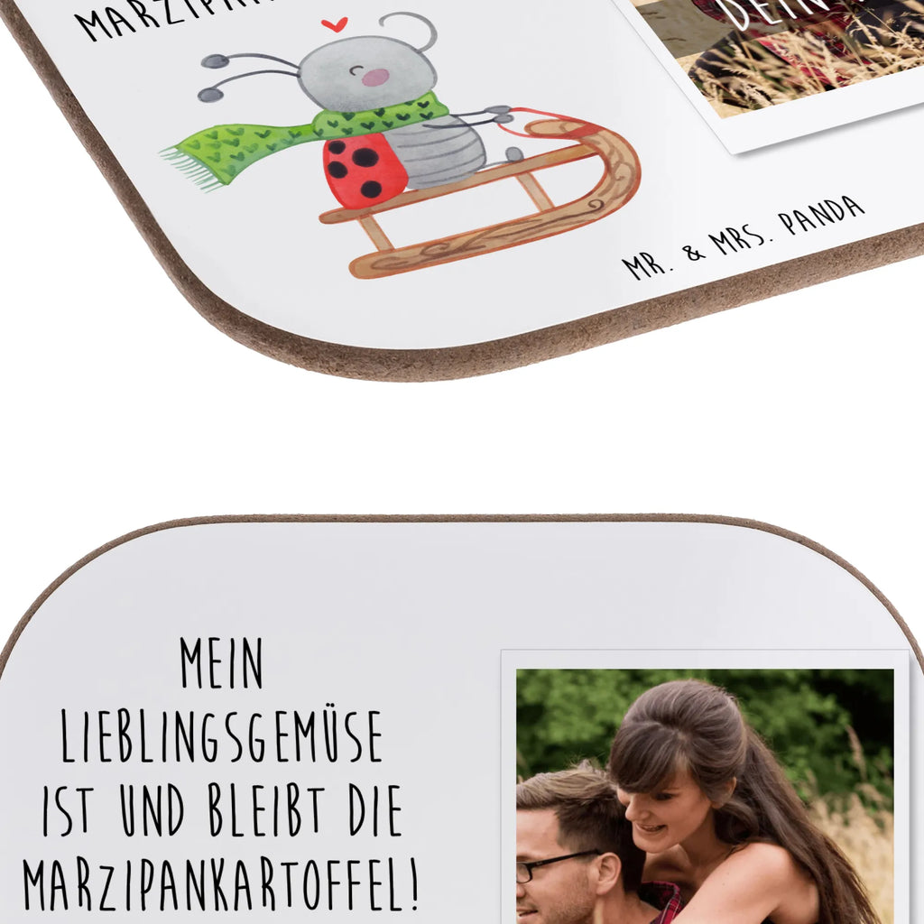 Personalisierter Foto Untersetzer Smörle Rodeln Personalisierter Foto Untersetzer, Winter, Weihnachten, Weihnachtsdeko, Nikolaus, Advent, Heiligabend, Wintermotiv, Schlittenfahren, Marzipan, Smörle