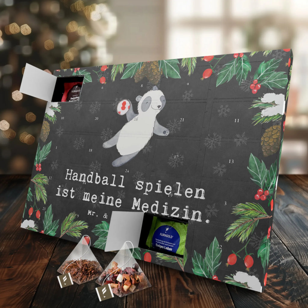  panda playing handball Adventskalender mit Tee, Tee Adventskalender, Adventskalender, Geschenk, Schenken, Sport, Sportart, Hobby, Danke, Dankeschön, Auszeichnung, Gewinn, Sportler, Handball Turnier, Handball spielen, Handball Club, Handball Verein