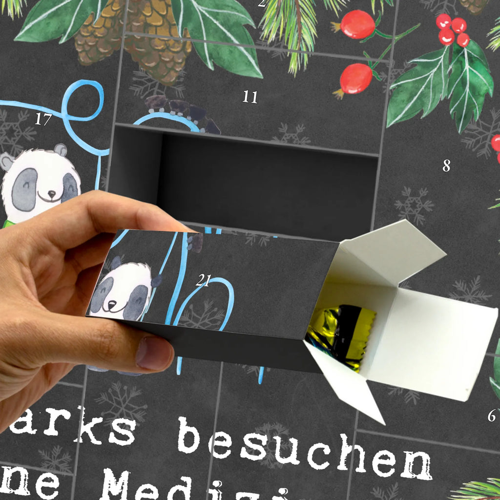 Befüllbarer Adventskalender Pandas Freizeitpark besuchen Adventskalender für Erwachsene, Geschenkekalender, Weihnachtskalender Zum Befüllen, Geschenke Adventskalender, Adventskalender mit 24 Schachteln, Weihnachtskalender, Weihnachtskalender Selbst Befüllen, Adventskalender Boxen, Weihnachtskalender Boxen, Adventskalender ohne Inhalt, Leerer Adventskalender, Bastel Adventskalender, Karton Adventskalender, Adventskalender, Adventskalender Box, Adventskalender Deko, Kalender Zum Befüllen, Adventskalender Schachteln, Adventskalender 24 Boxen, Schachtel Adventskalender, Adventskalender leer, Diy Adventskalender, Befüllbarer Adventskalender, Adventskalender Zum Füllen, Adventskalender Zum Aufstellen, Adventskalender Selbst Befüllen, Adventskalender Zum Selbst Befüllen, Adventskalender Karton, Adventskalender Schachtel, Erwachsenen Adventskalender, Adventskalender Zum Befüllen, Tisch Adventskalender, Weihnachtskalender Schachteln, Geschenk, Schenken, Sport, Sportart, Hobby, Danke, Dankeschön, Auszeichnung, Gewinn, Sportler, Achterbahn fahren, Freizeitpark Besuchen