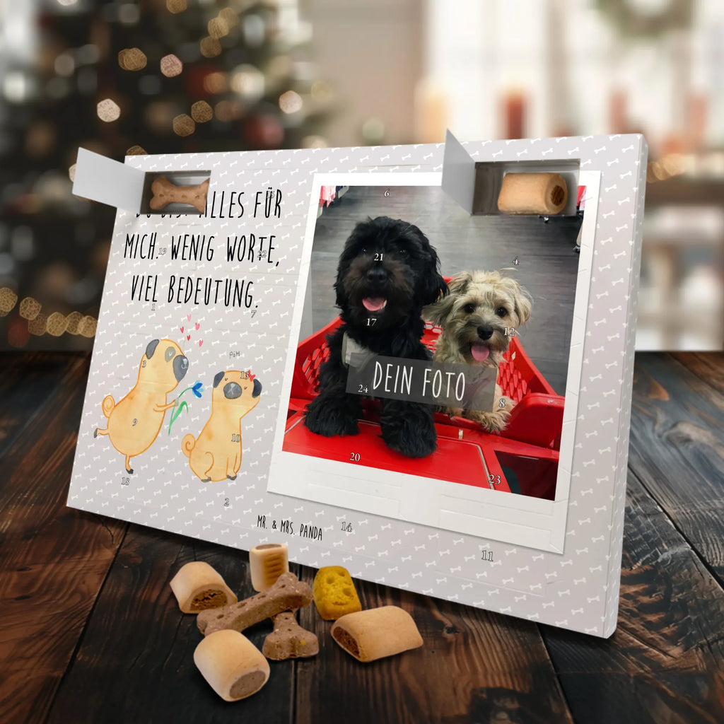 Personalisierter Hunde Foto Adventskalender Mops Verliebt Personalisierter Hunde Foto Adventskalender, Sprüche, Hund, Hunderasse, Hundebesitzer, Hundemotiv, Haustier, Tierliebhaber, Liebesspruch. Verlobt, Mops, Liebe, Möpse, Partner, Geschenk Freund, Verliebt, Hundeliebe