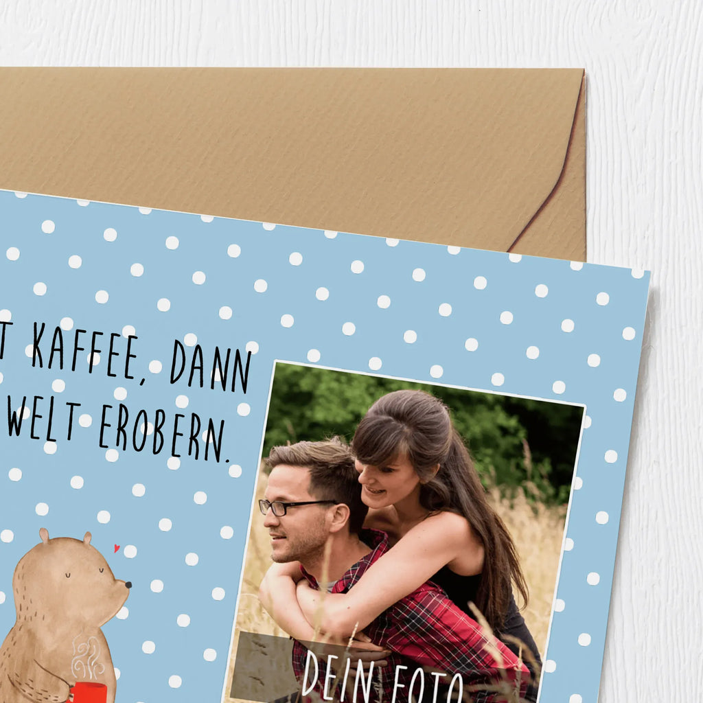 Personalisierte Foto Deluxe Karte Bär Kaffee Personalisierte Foto Grußkarte, Bär, Teddy, Teddybär, Bären, guten Morgen, Morgenroutine, Kaffee, Coffee, Welt retten, Motivation, Welt erobern