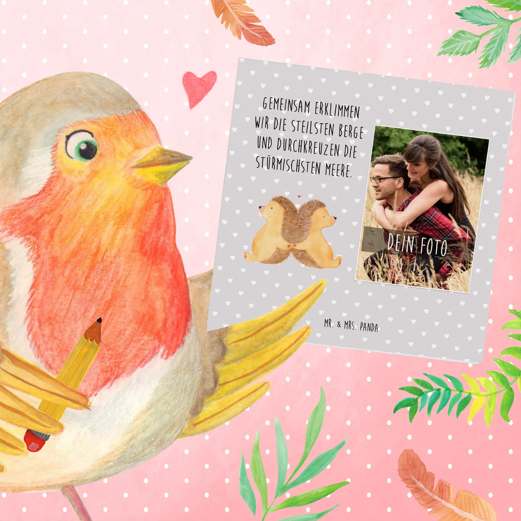 Personalized Photo Deluxe Card Hedgehogs holding hands Personalisierte Foto Grußkarte, Liebe, Partner, Freund, Freundin, Ehemann, Ehefrau, Heiraten, Verlobung, Heiratsantrag, Liebesgeschenk, Jahrestag, Hocheitstag, Igelliebe, Hochzeit, Love, große Liebe, Lieblingsmensch, Geschenk für zwei, Igel, Liebesbeweis, Liebesbotschaft, Hand in Hand, Gemeinsamkeit