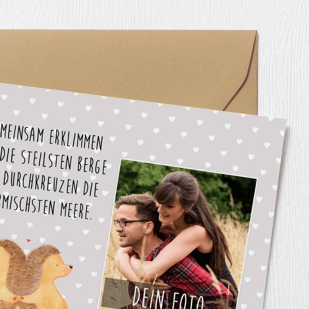 Personalized Photo Deluxe Card Hedgehogs holding hands Personalisierte Foto Grußkarte, Liebe, Partner, Freund, Freundin, Ehemann, Ehefrau, Heiraten, Verlobung, Heiratsantrag, Liebesgeschenk, Jahrestag, Hocheitstag, Igelliebe, Hochzeit, Love, große Liebe, Lieblingsmensch, Geschenk für zwei, Igel, Liebesbeweis, Liebesbotschaft, Hand in Hand, Gemeinsamkeit