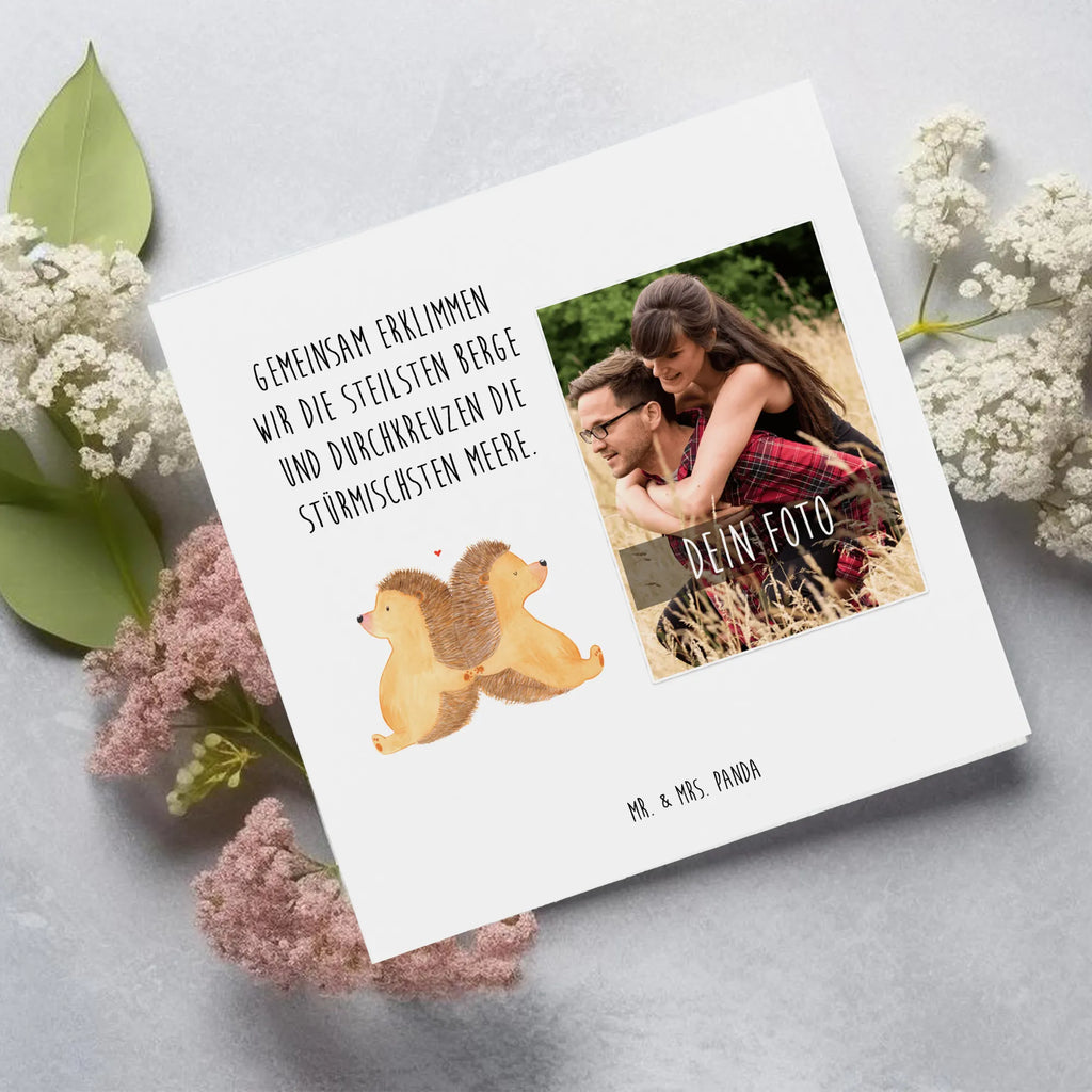 Personalized Photo Deluxe Card Hedgehogs holding hands Personalisierte Foto Grußkarte, Liebe, Partner, Freund, Freundin, Ehemann, Ehefrau, Heiraten, Verlobung, Heiratsantrag, Liebesgeschenk, Jahrestag, Hocheitstag, Igelliebe, Hochzeit, Love, große Liebe, Lieblingsmensch, Geschenk für zwei, Igel, Liebesbeweis, Liebesbotschaft, Hand in Hand, Gemeinsamkeit