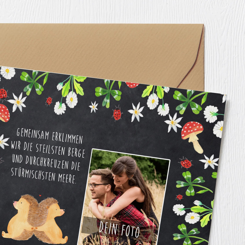 Personalized Photo Deluxe Card Hedgehogs holding hands Personalisierte Foto Grußkarte, Liebe, Partner, Freund, Freundin, Ehemann, Ehefrau, Heiraten, Verlobung, Heiratsantrag, Liebesgeschenk, Jahrestag, Hocheitstag, Igelliebe, Hochzeit, Love, große Liebe, Lieblingsmensch, Geschenk für zwei, Igel, Liebesbeweis, Liebesbotschaft, Hand in Hand, Gemeinsamkeit