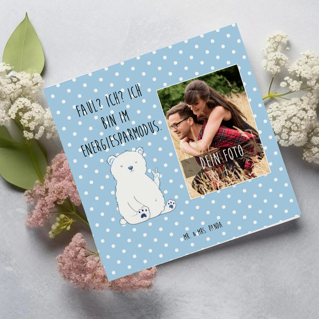 Personalized Photo Deluxe Card Icebear Lazy Personalisierte Foto Grußkarte, Bär, Teddy, Teddybär, Homeoffice, Nordpol, Arbeitsplatz, Entspannen, Eisbär, Arbeit, Bürojob, Büro, Faul, Relaxen