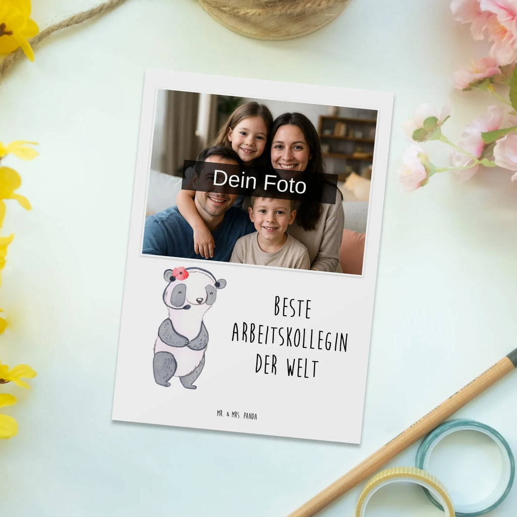 Personalisierte Foto Postkarte Panda Beste Arbeitskollegin der Welt Personalisierte Foto Postkarte, für, Dankeschön, Geschenk, Schenken, Geburtstag, Geburtstagsgeschenk, Geschenkidee, Danke, Bedanken, Mitbringsel, Freude machen, Geschenktipp, Arbeitskollegin, Kollegin, Freundin, Büro, Abschiedsgeschenk, Ruhestand, Arbeit, Mitarbeiterin, Berufsgenossin, Beruf