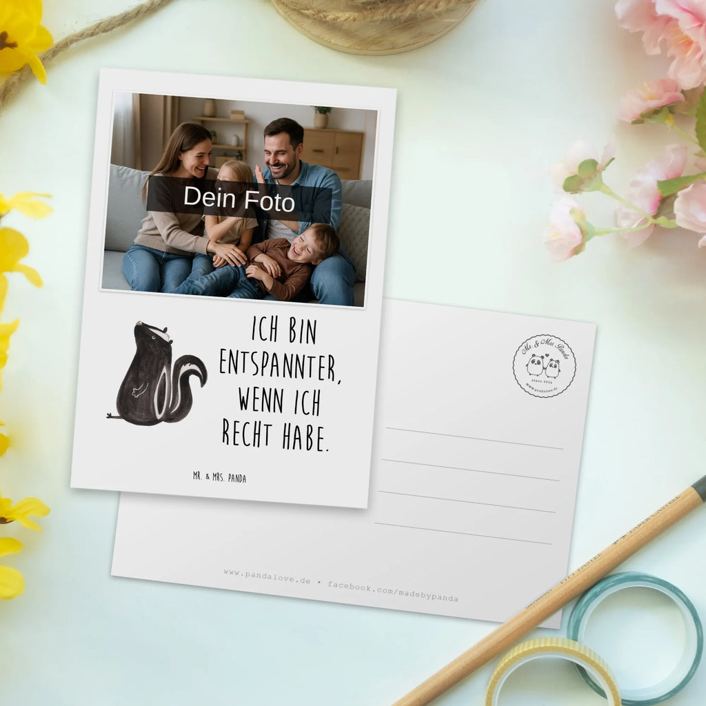 Personalisierte Foto Postkarte Stinktier Sitzen Personalisierte Foto Postkarte, Stinktier, Skunk, Raubtier, Wildtier, Besserwisser, Recht, Stinker, Büro, Spruch, Stinki