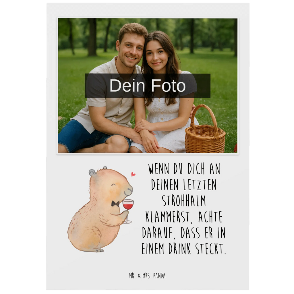 Personalisierte Foto Postkarte Capybara Wein Personalisierte Foto Postkarte, Tiermotive, Gute Laune, lustige Sprüche, Tiere, Capybara Weinflasche, Weinliebhaber Geschenk, Capybara Zeichnung, Adrette Tiere, Panda Handzeichnung, Weintrinkendes Nagetier, Capybara Kunstwerk, Geschenk für Weinkenner, Stilvolles Capybara, Heiterer Capybara, Liebe zum Wein Spruch, Wein Spaßbild, Handgezeichnetes Capybara