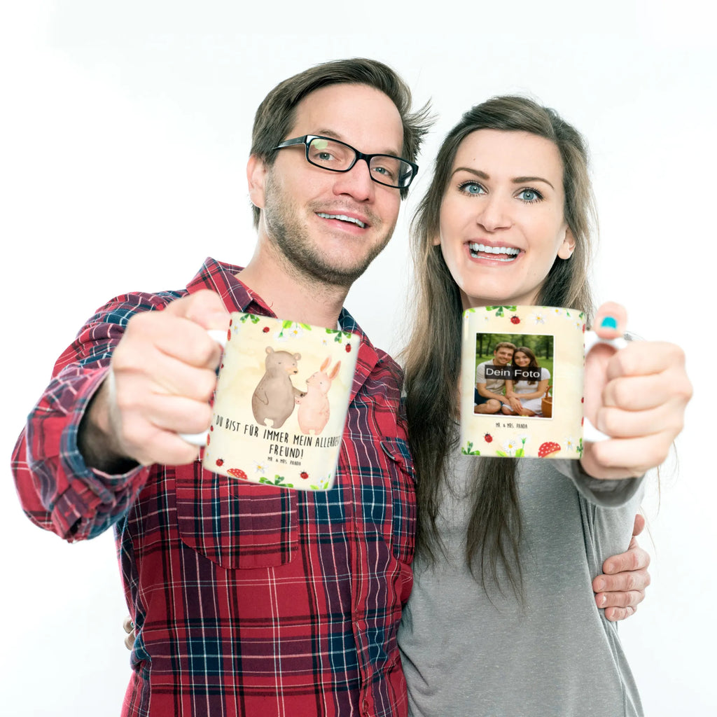 Personalisierte Foto Tasse Bär und Hase Umarmen Personalisierte Foto Tasse, Liebe, Partner, Freund, Freundin, Ehemann, Ehefrau, Heiraten, Verlobung, Heiratsantrag, Liebesgeschenk, Jahrestag, Hocheitstag, Bärchen, Hase, Bär, best friends, bester Freund, Freunde