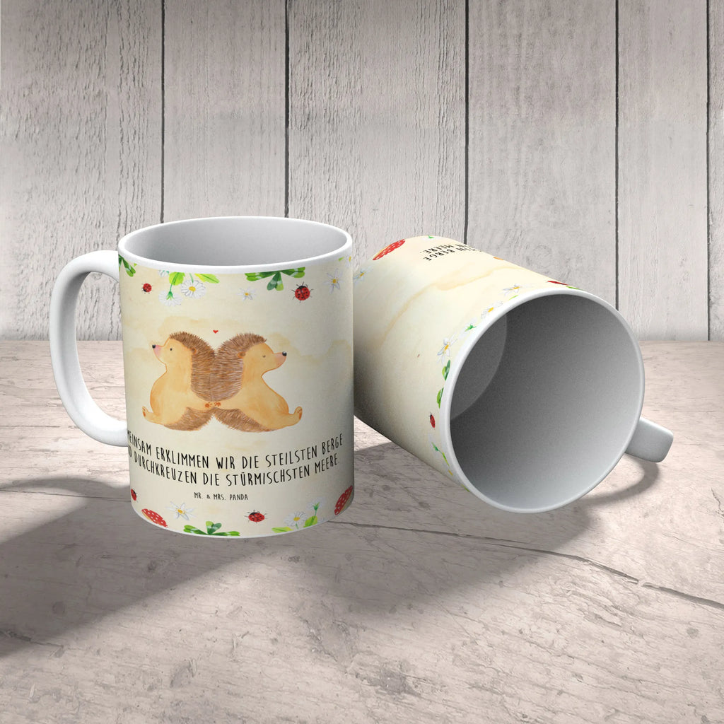 Personalisierte Foto Tasse Igel händchenhaltend Personalisierte Foto Tasse, Liebe, Partner, Freund, Freundin, Ehemann, Ehefrau, Heiraten, Verlobung, Heiratsantrag, Liebesgeschenk, Jahrestag, Hocheitstag, Igelliebe, Lieblingsmensch, Hand in Hand, Liebesbeweis, Hochzeit, große Liebe, Gemeinsamkeit, Igel, Love, Liebesbotschaft, Geschenk für zwei