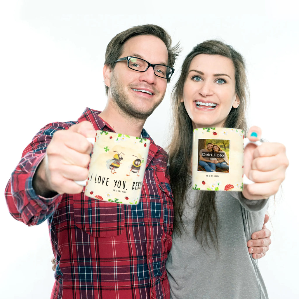 Personalisierte Foto Tasse Bienen Paar Personalisierte Foto Tasse, Liebe, Partner, Freund, Freundin, Ehemann, Ehefrau, Heiraten, Verlobung, Heiratsantrag, Liebesgeschenk, Jahrestag, Hocheitstag, Geschenk für Partner, Schildkröten, für Männer, verliebte Schildkröten, für Ehemann, Geschenk für Freundin, Liebesbeweis, Geschenk für Frauen, Valentinstag, Hochzeitstag, Mitbringsel