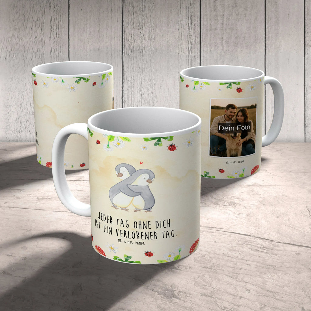 Personalisierte Foto Tasse Pinguine Kuscheln Personalisierte Foto Tasse, Liebe, Partner, Freund, Freundin, Ehemann, Ehefrau, Heiraten, Verlobung, Heiratsantrag, Liebesgeschenk, Jahrestag, Hocheitstag, Mitbringsel, für Männer, Geschenk für Frauen, Valentinstag, für Ehemann, Geschenk für Freundin, Hochzeitstag, Liebesbeweis, Geschenk für Partner