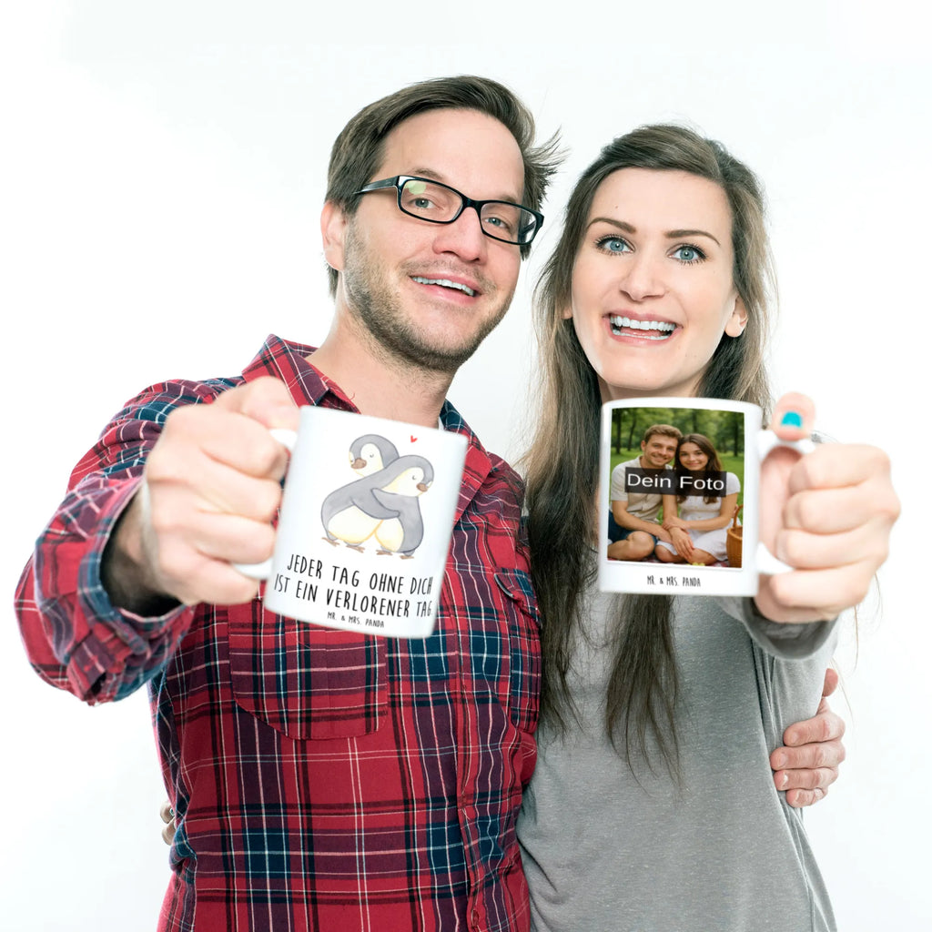 Personalisierte Foto Tasse Pinguine Kuscheln Personalisierte Foto Tasse, Liebe, Partner, Freund, Freundin, Ehemann, Ehefrau, Heiraten, Verlobung, Heiratsantrag, Liebesgeschenk, Jahrestag, Hocheitstag, Mitbringsel, für Männer, Geschenk für Frauen, Valentinstag, für Ehemann, Geschenk für Freundin, Hochzeitstag, Liebesbeweis, Geschenk für Partner