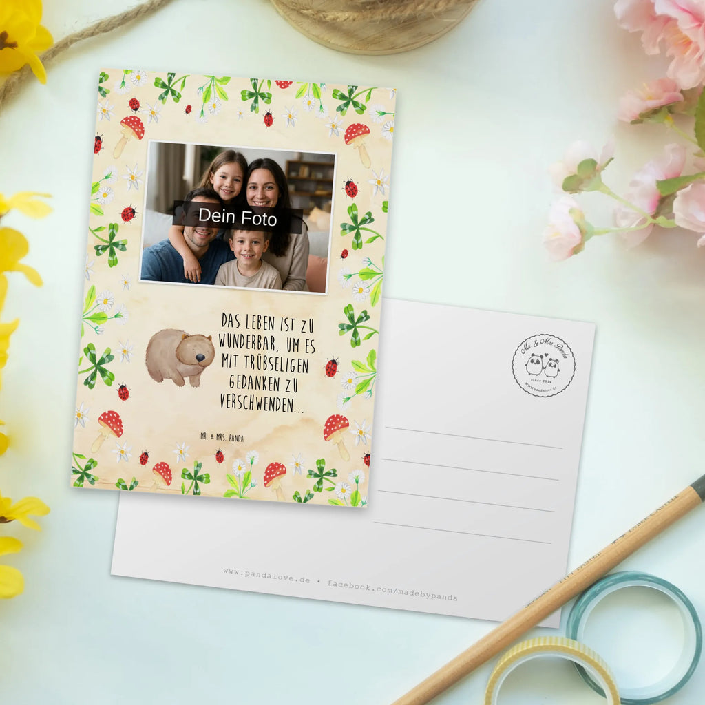 Personalisierte Foto Postkarte Wombat Personalisierte Foto Postkarte, Tiermotive, Gute Laune, lustige Sprüche, Tiere, Australien, Das Leben ist schön, Motivation, Wombat, Spruch