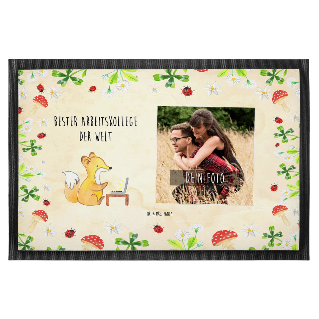 Personalisierte Foto Fußmatte Fuchs Bester Arbeitskollege der Welt Personalisierte Foto Fußmatte, für, Dankeschön, Geschenk, Schenken, Geburtstag, Geburtstagsgeschenk, Geschenkidee, Danke, Bedanken, Mitbringsel, Freude machen, Geschenktipp, Arbeitskollege, Kollege, Büro, Abschiedsgeschenk, Ruhestand, Arbeit, Mitarbeiter, Berufsgenosse, Beruf