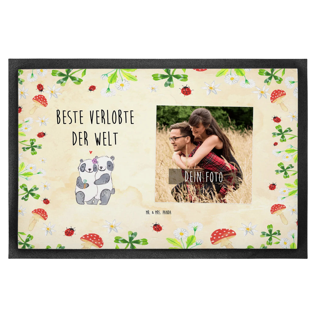Personalisierte Foto Fußmatte Panda Beste Verlobte der Welt Personalisierte Foto Fußmatte, für, Dankeschön, Geschenk, Schenken, Geburtstag, Geburtstagsgeschenk, Geschenkidee, Danke, Bedanken, Mitbringsel, Freude machen, Geschenktipp, Zukünftige, Verlobte, Verloben, Hochzeit, Ehe, Freundin, Traumfrau, Frau, Ehefrau, Verlobung